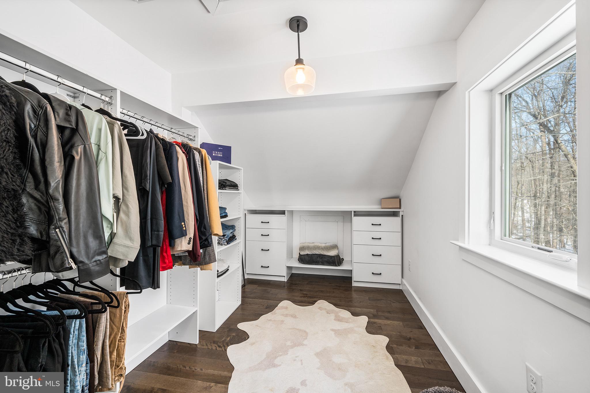 HUNTVIEW AT HORSES - Residential