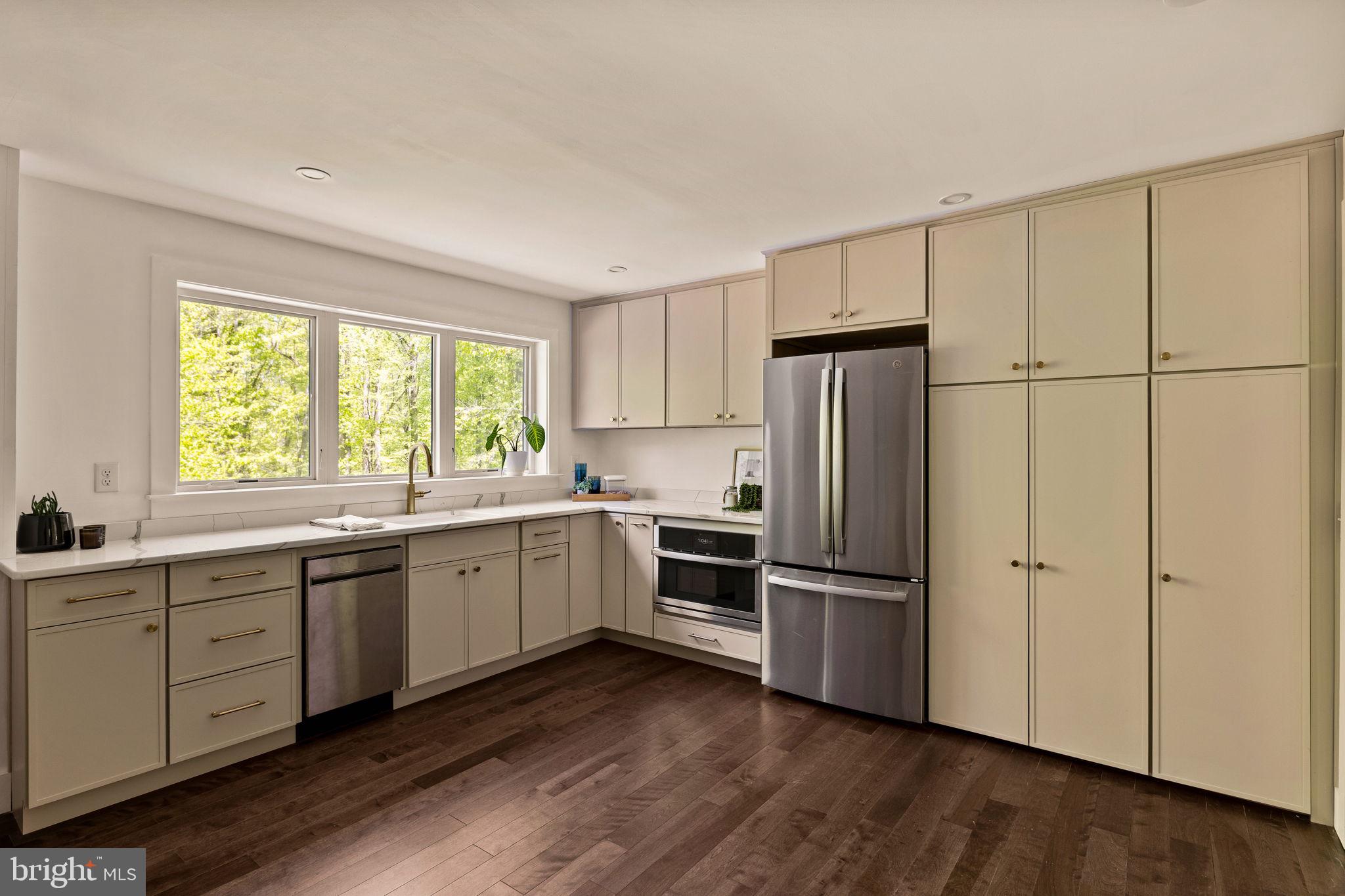 HUNTVIEW AT HORSES - Residential