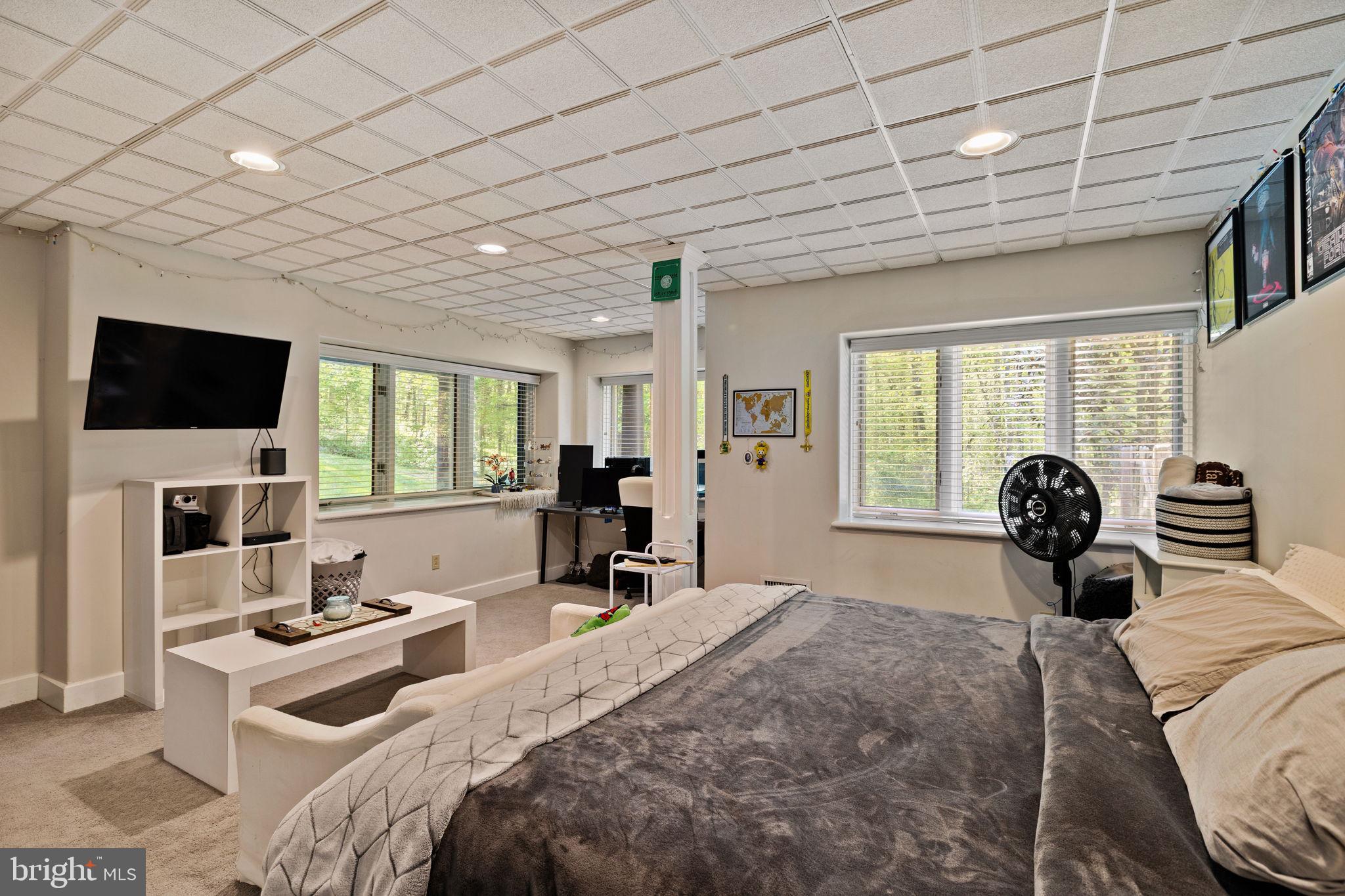 HUNTVIEW AT HORSES - Residential