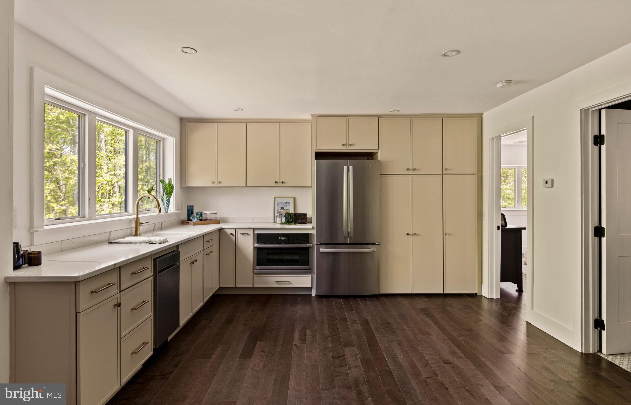 HUNTVIEW AT HORSES - Residential