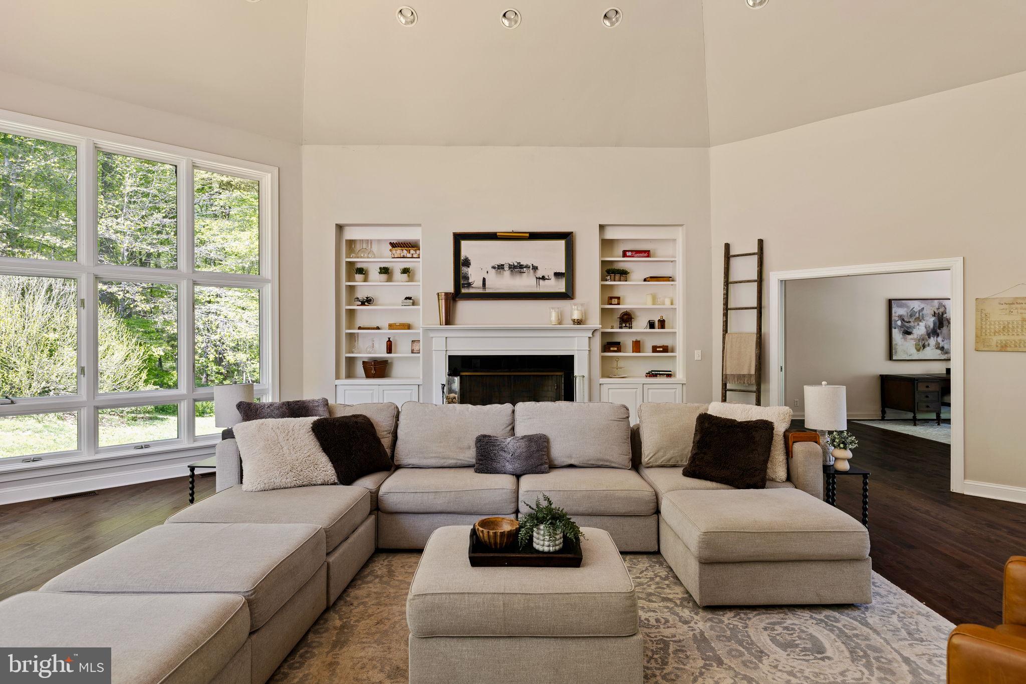 HUNTVIEW AT HORSES - Residential