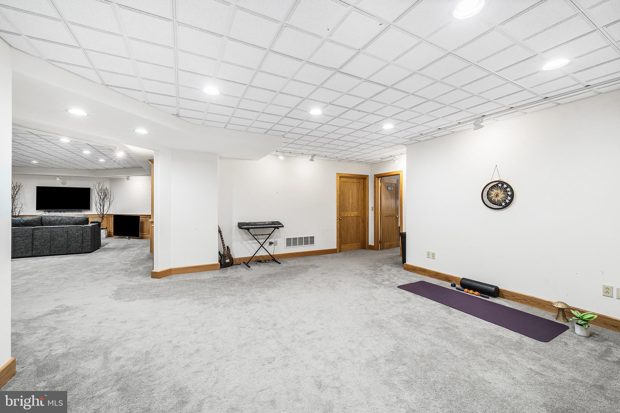 HUNTVIEW AT HORSES - Residential