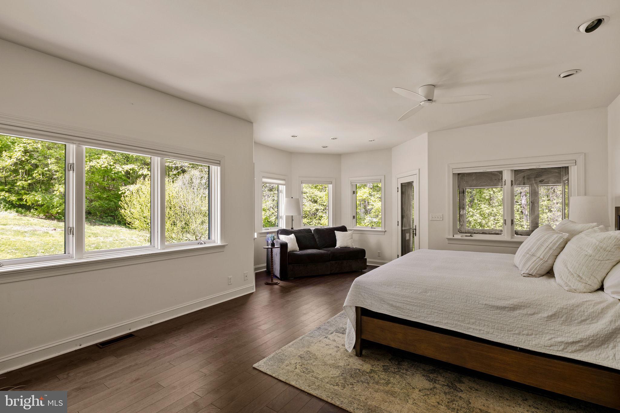HUNTVIEW AT HORSES - Residential