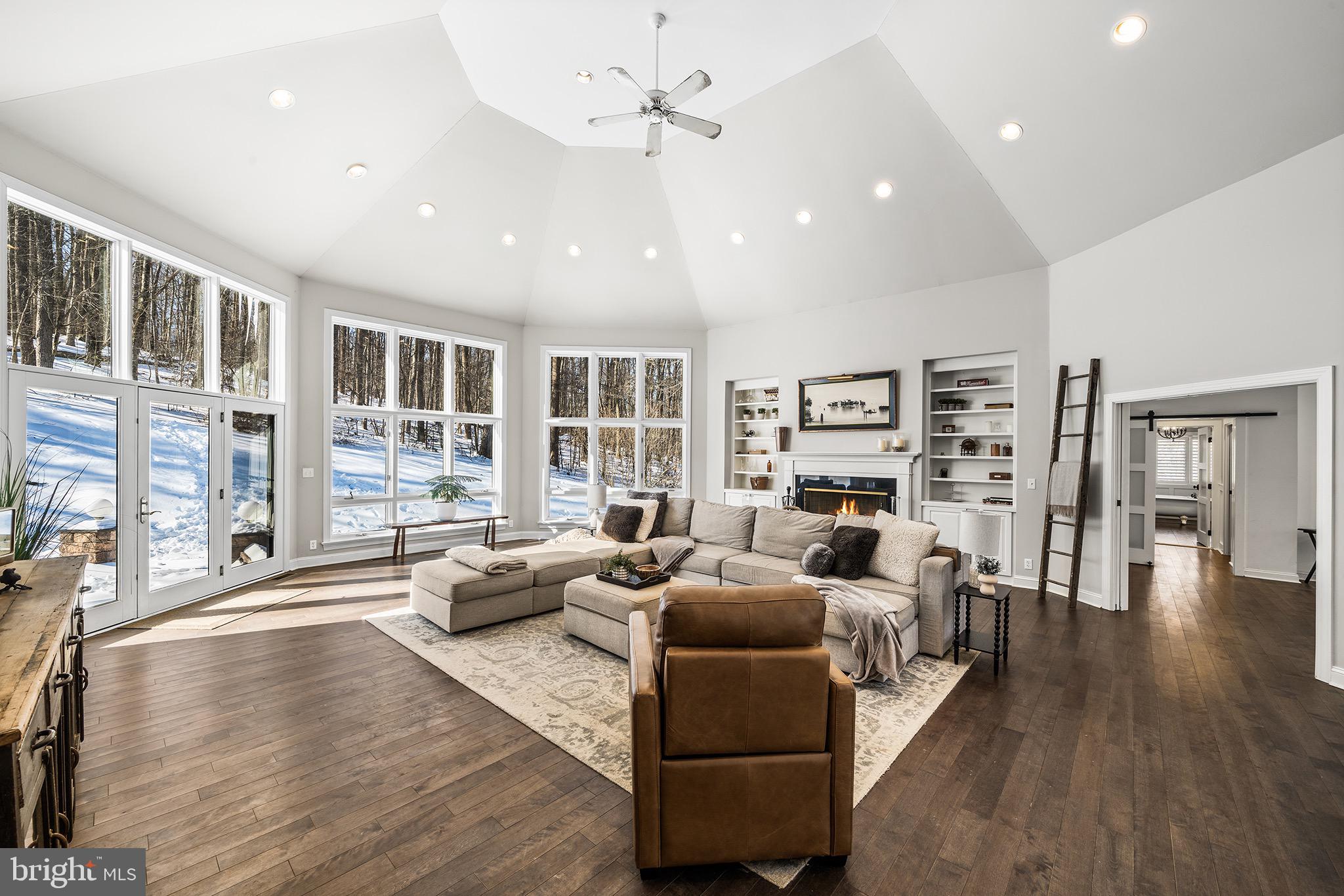 HUNTVIEW AT HORSES - Residential