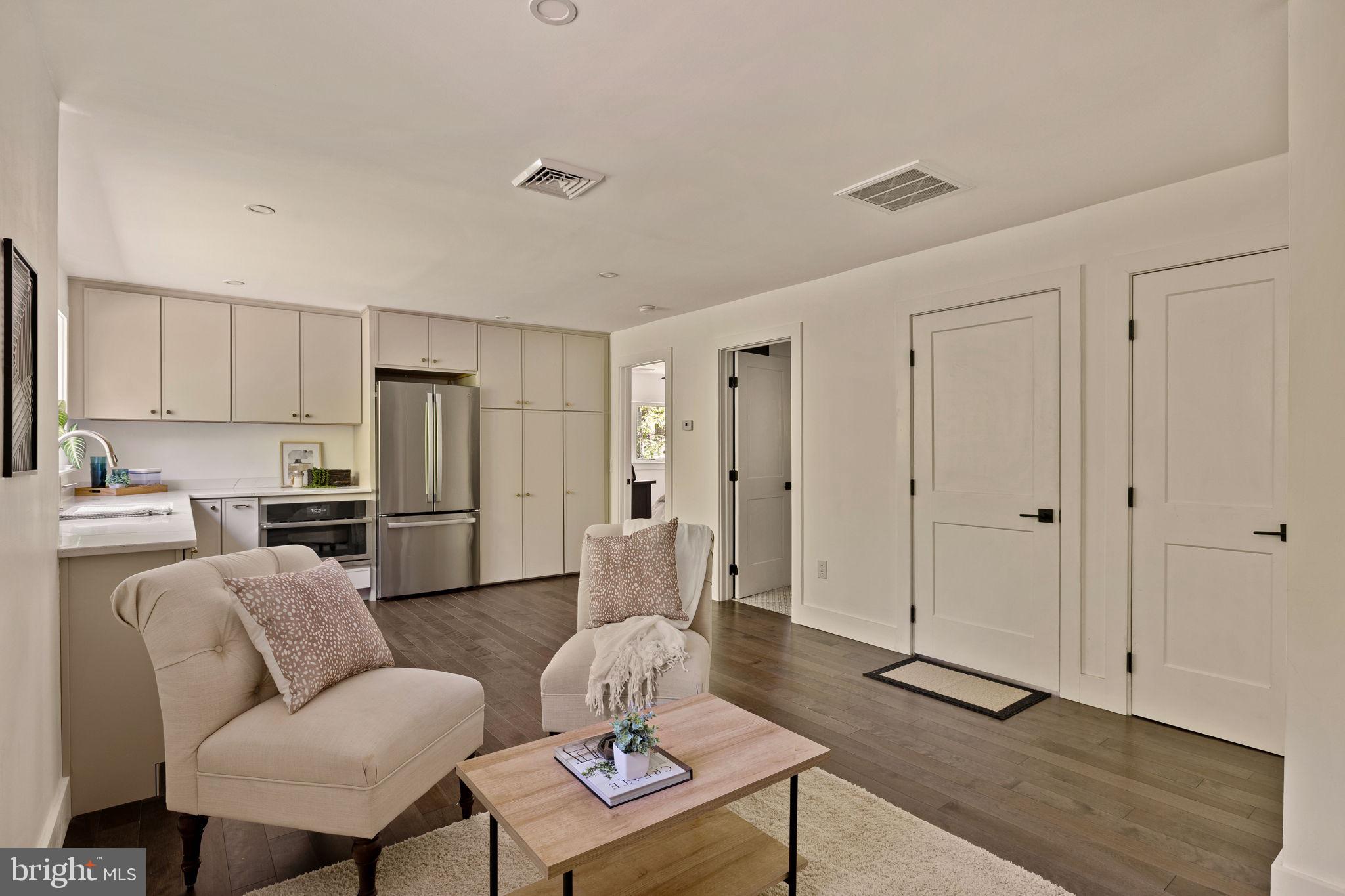 HUNTVIEW AT HORSES - Residential