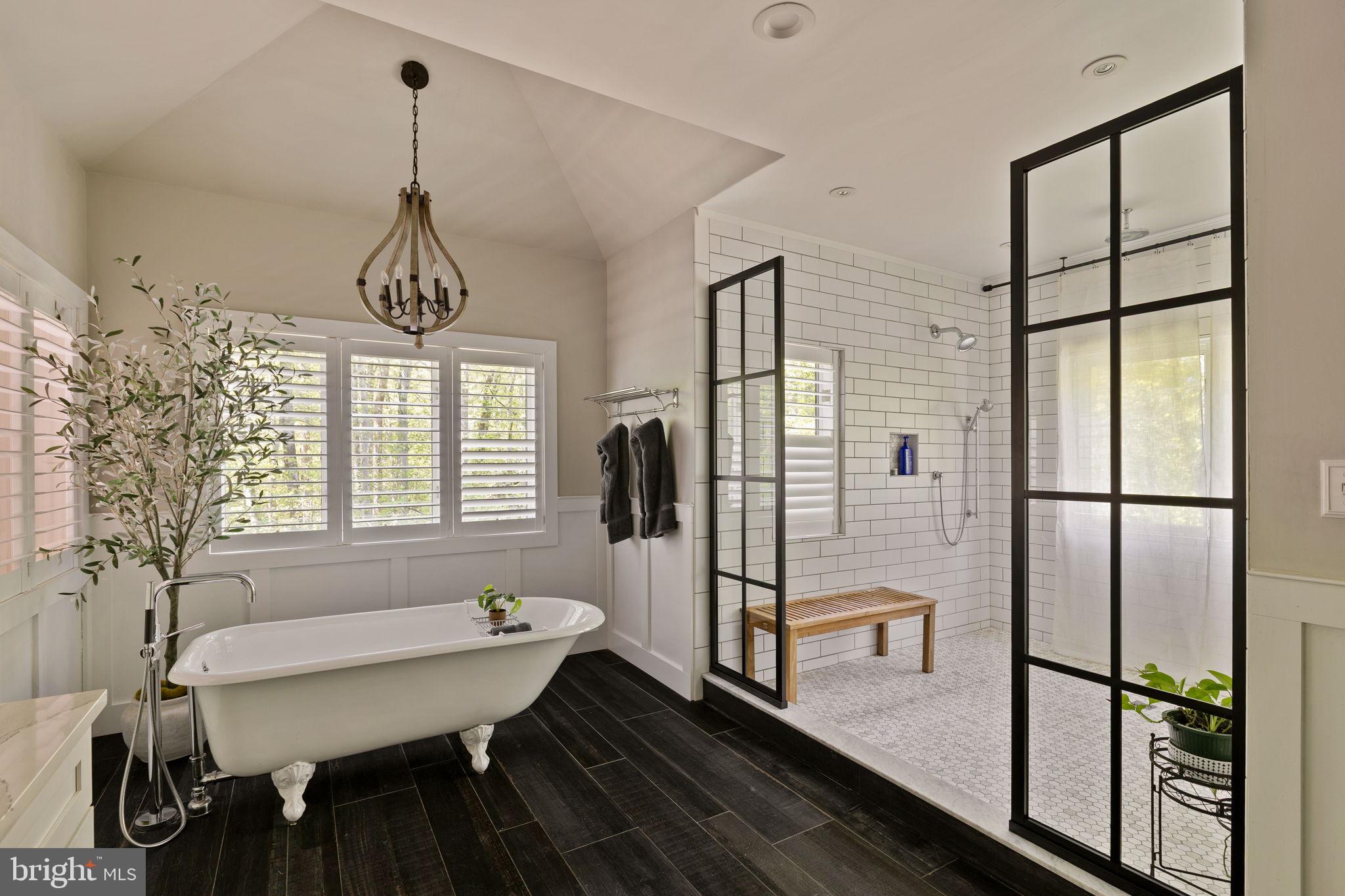 HUNTVIEW AT HORSES - Residential