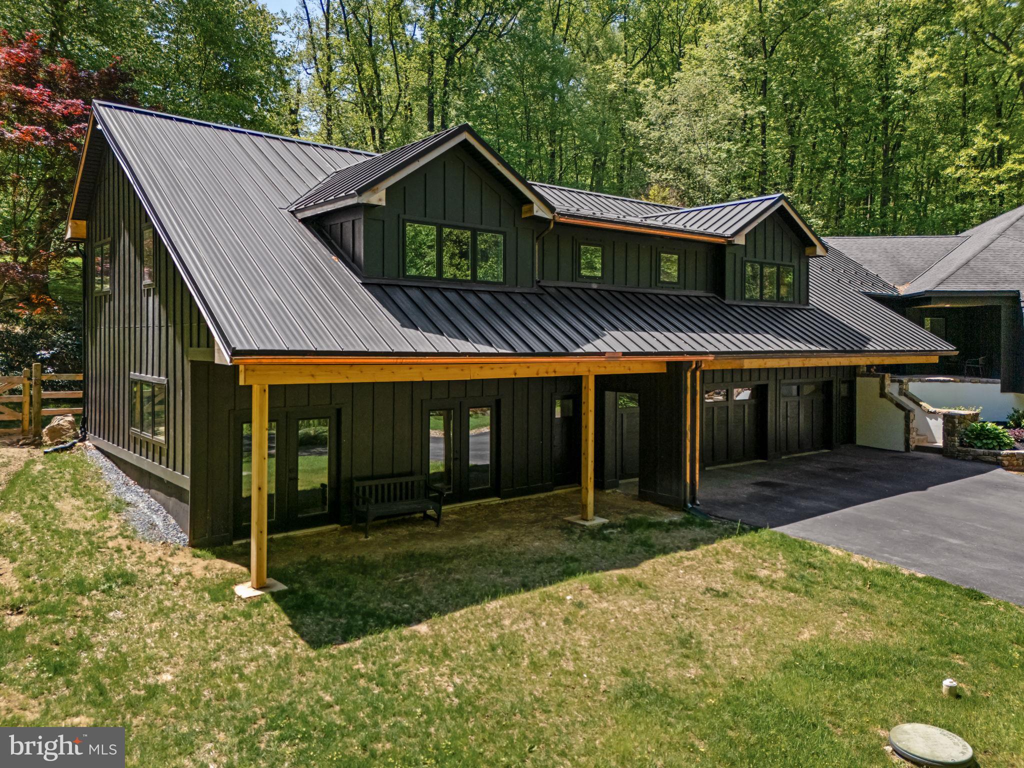 HUNTVIEW AT HORSES - Residential