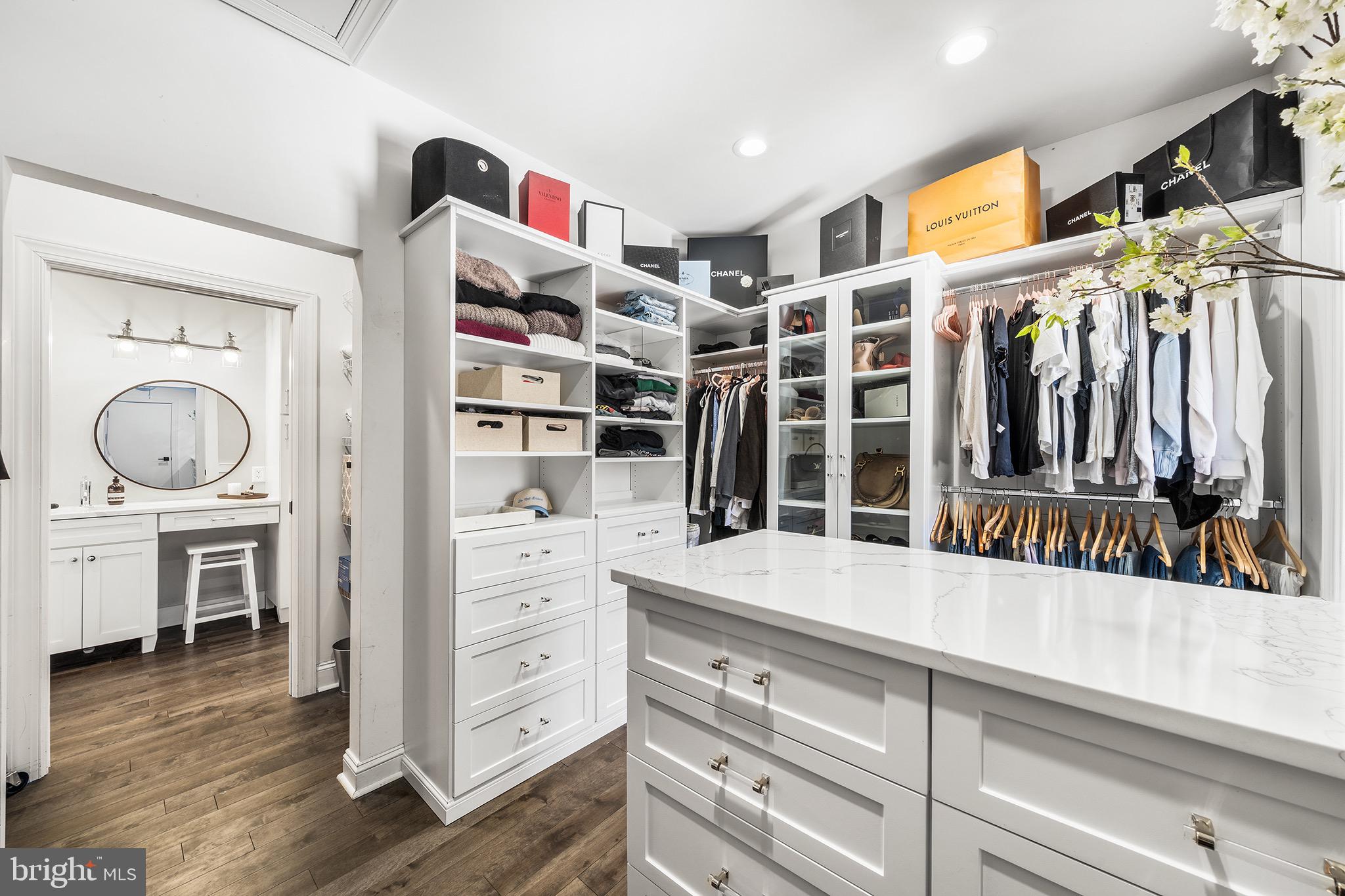 HUNTVIEW AT HORSES - Residential