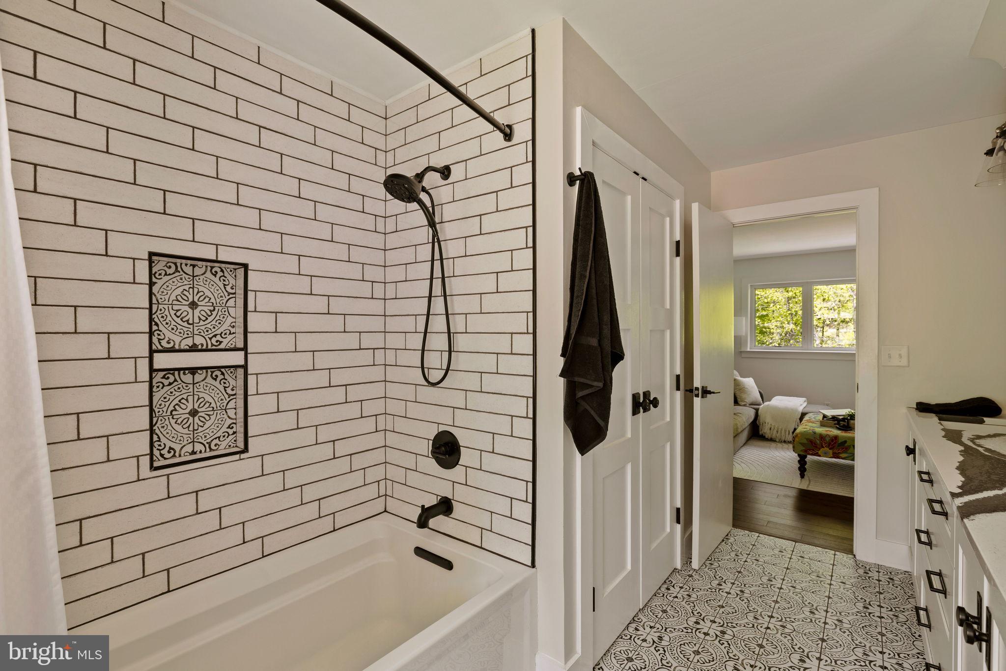 HUNTVIEW AT HORSES - Residential