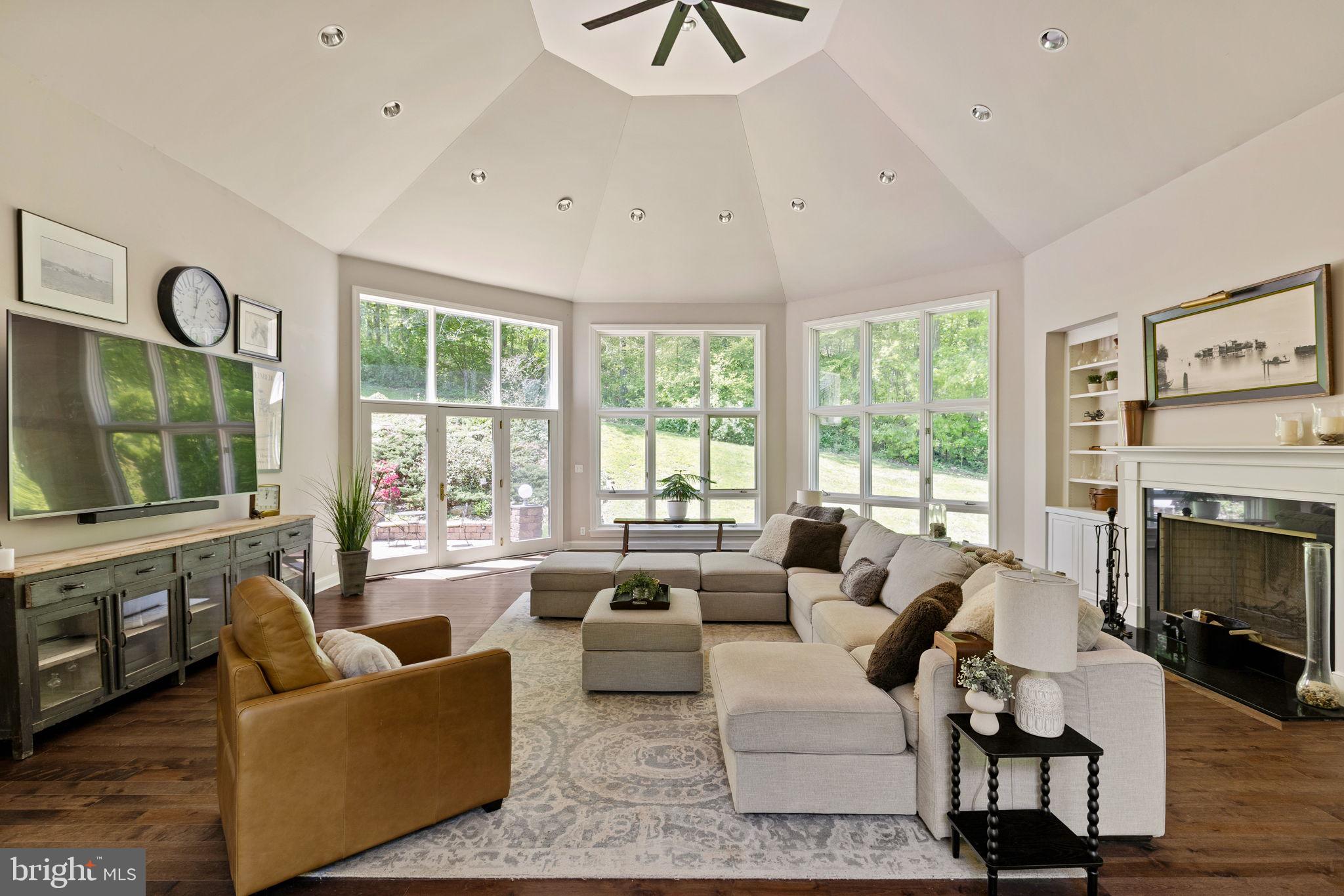 HUNTVIEW AT HORSES - Residential