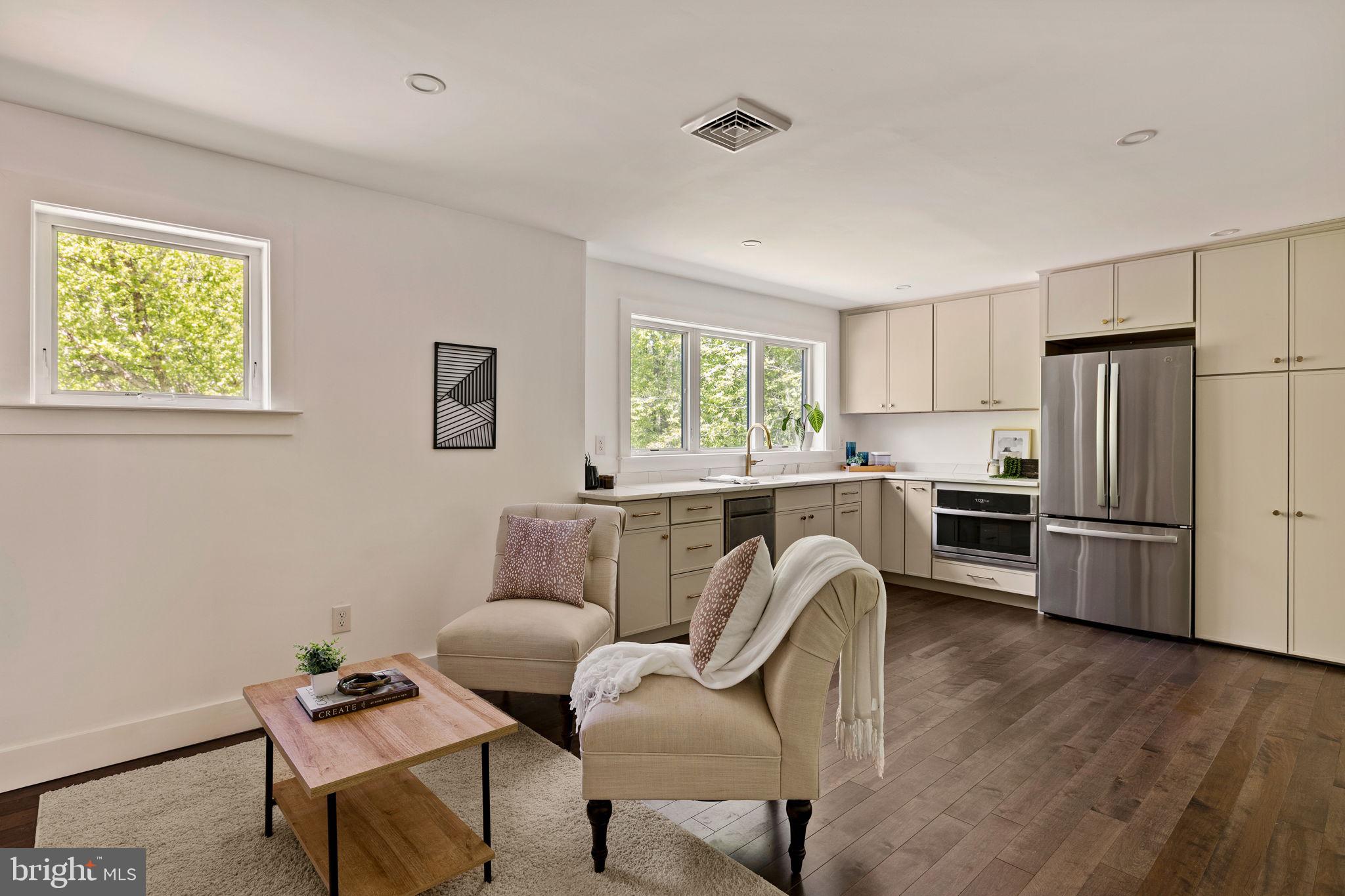 HUNTVIEW AT HORSES - Residential