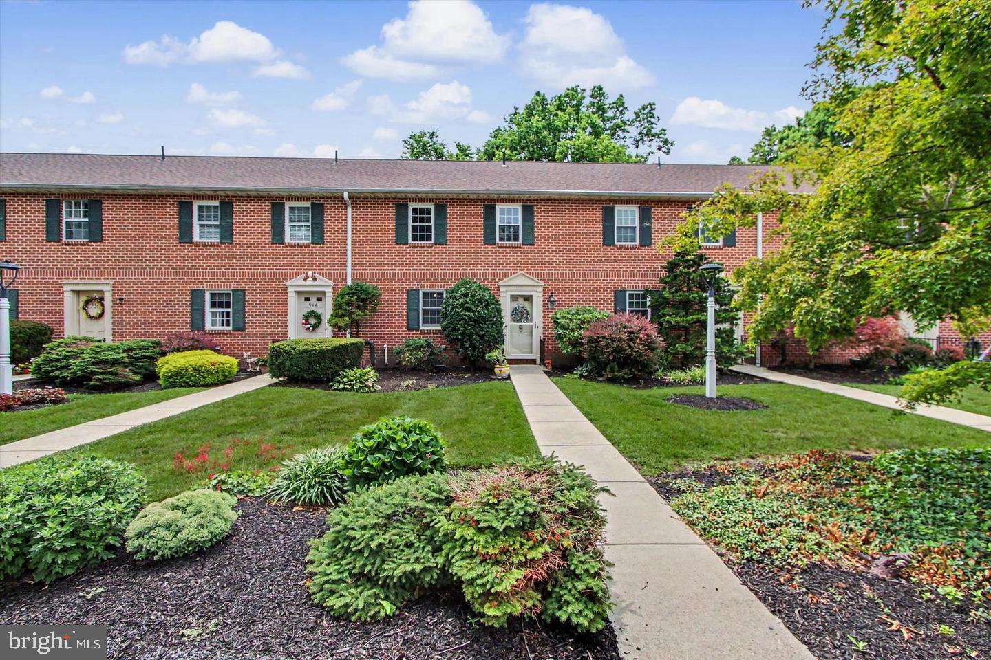 946 EAGLE LANE 946
