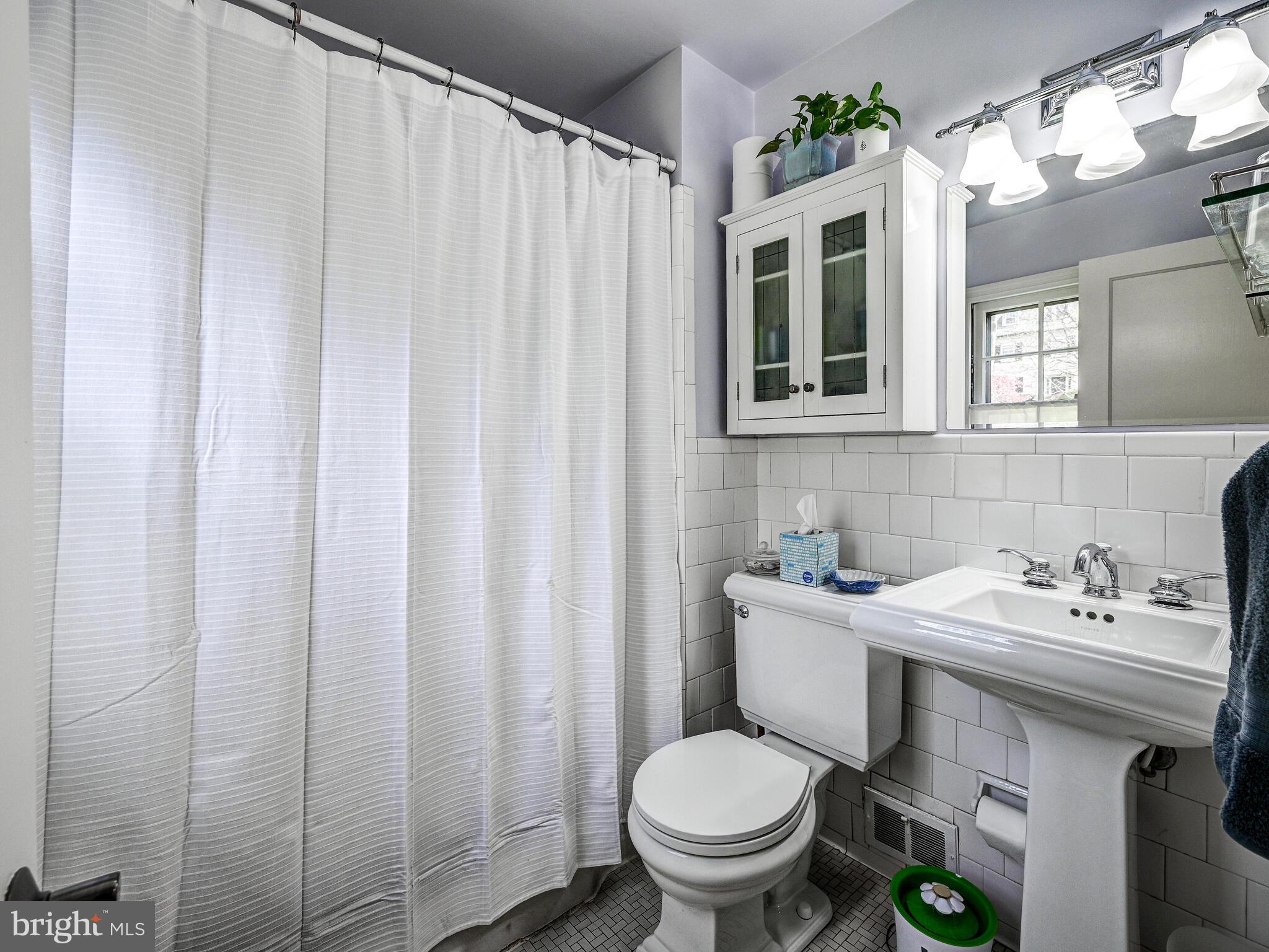 ROLAND PARK - Residential