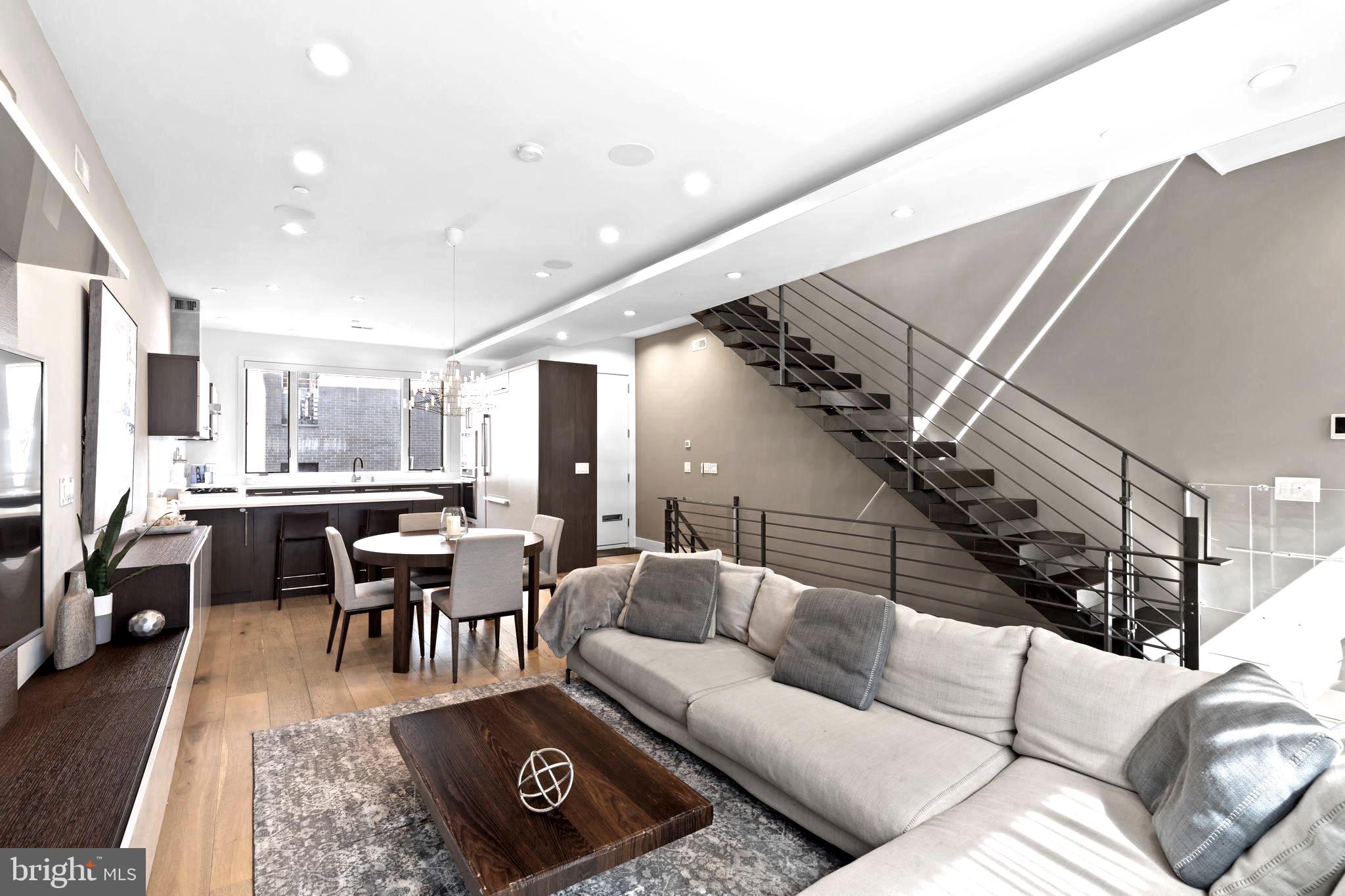 204 W LAUREL ST 3