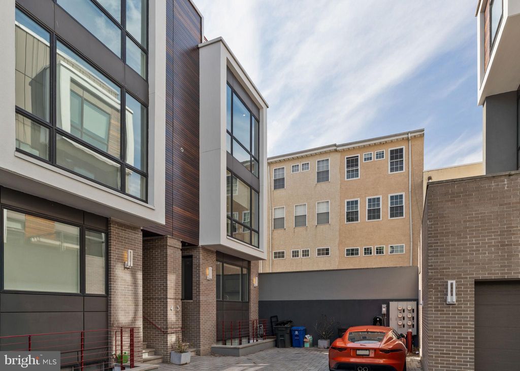 Photo of 204 W Laurel St #3, PHILADELPHIA, PA 19123 (MLS # PAPH2492930)