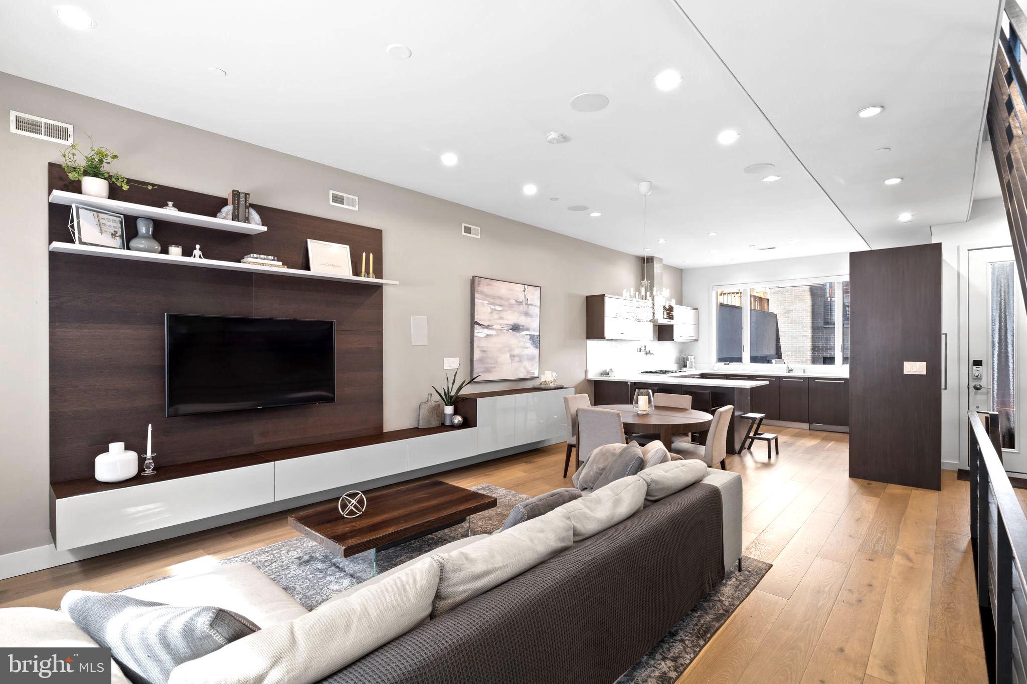204 W LAUREL ST 3