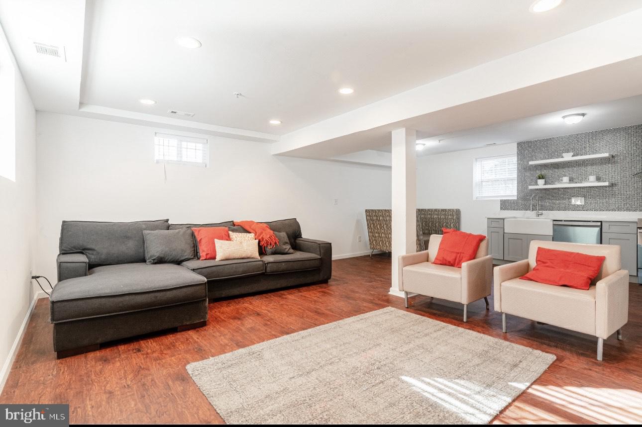 824 48TH PLACE NE BASEMENT