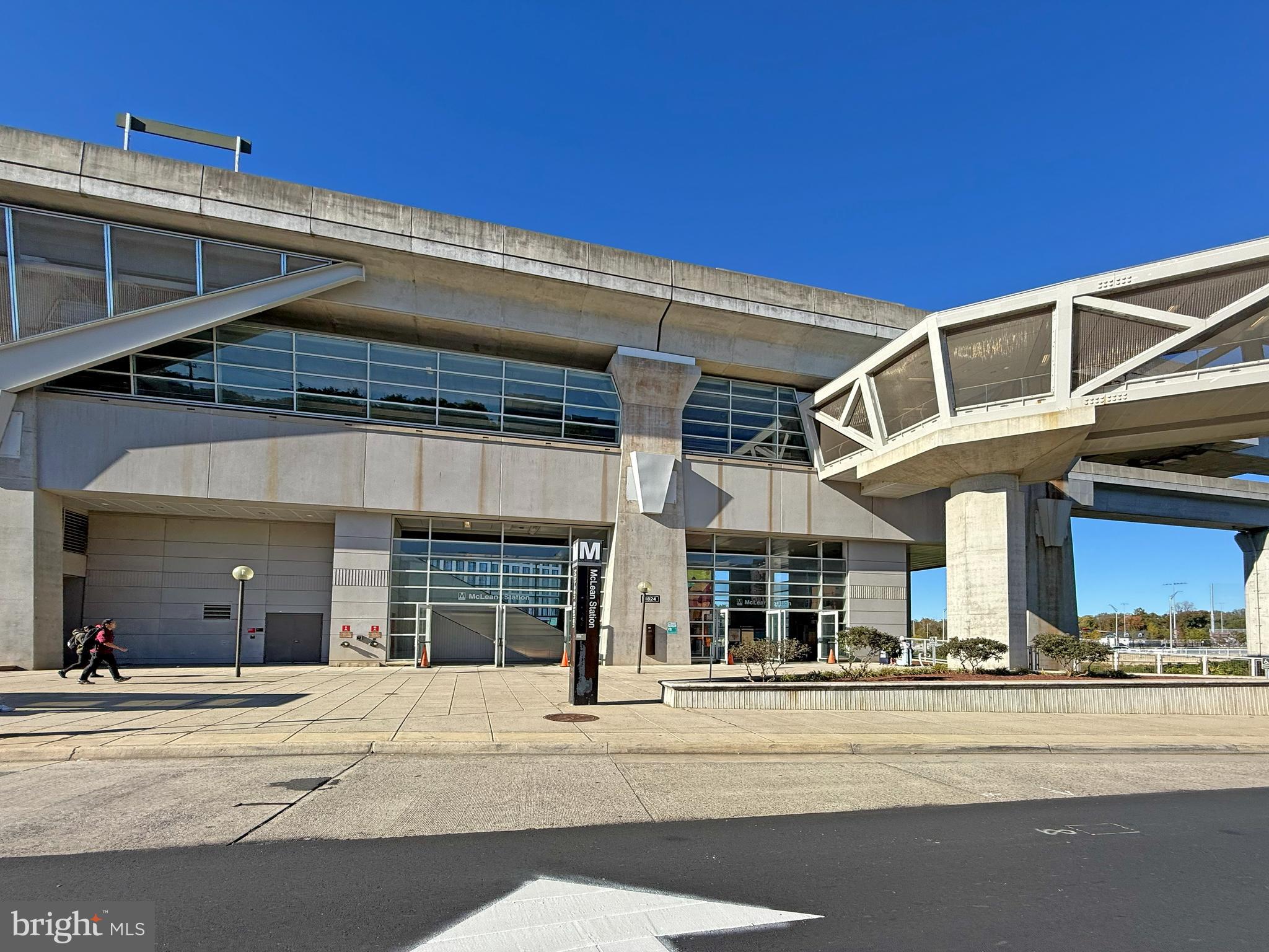 GATES OF MCLEAN - Residential