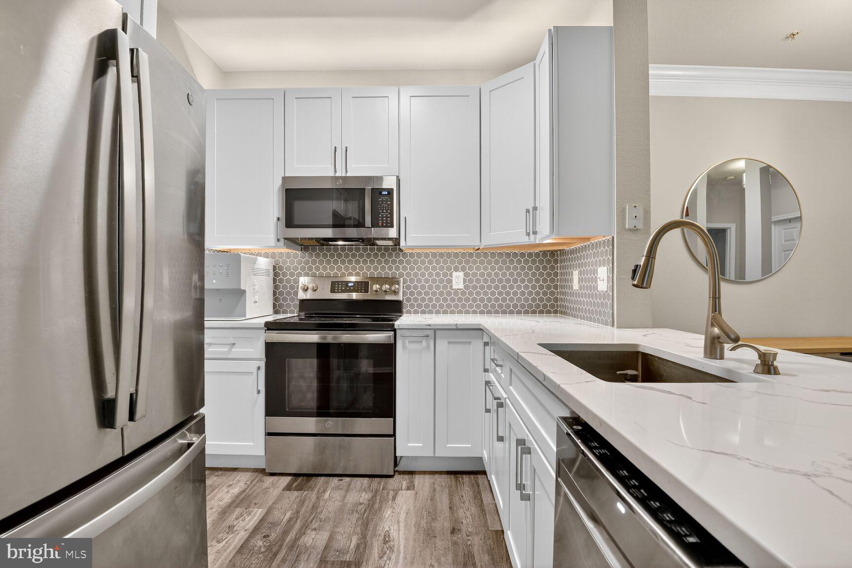 GATES OF MCLEAN - Residential