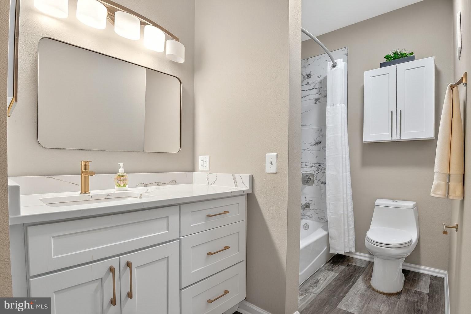 GATES OF MCLEAN - Residential