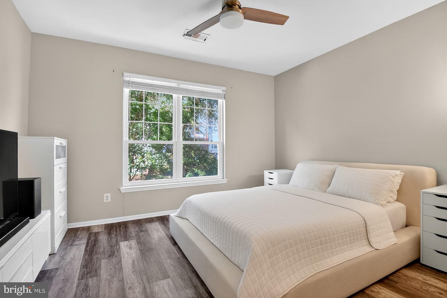 GATES OF MCLEAN - Residential