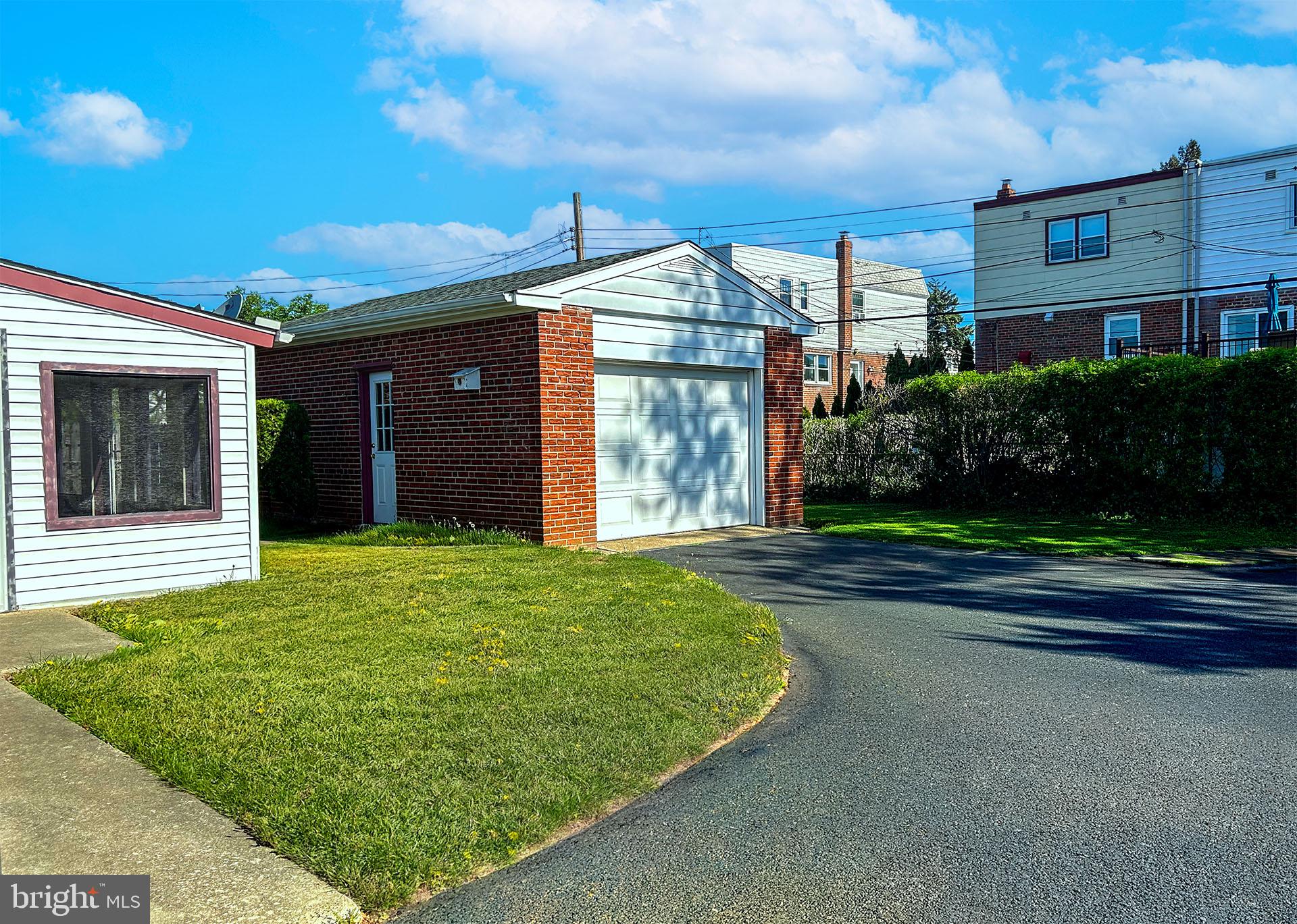 PHILADELPHIA (NORTHEAST) - Residential