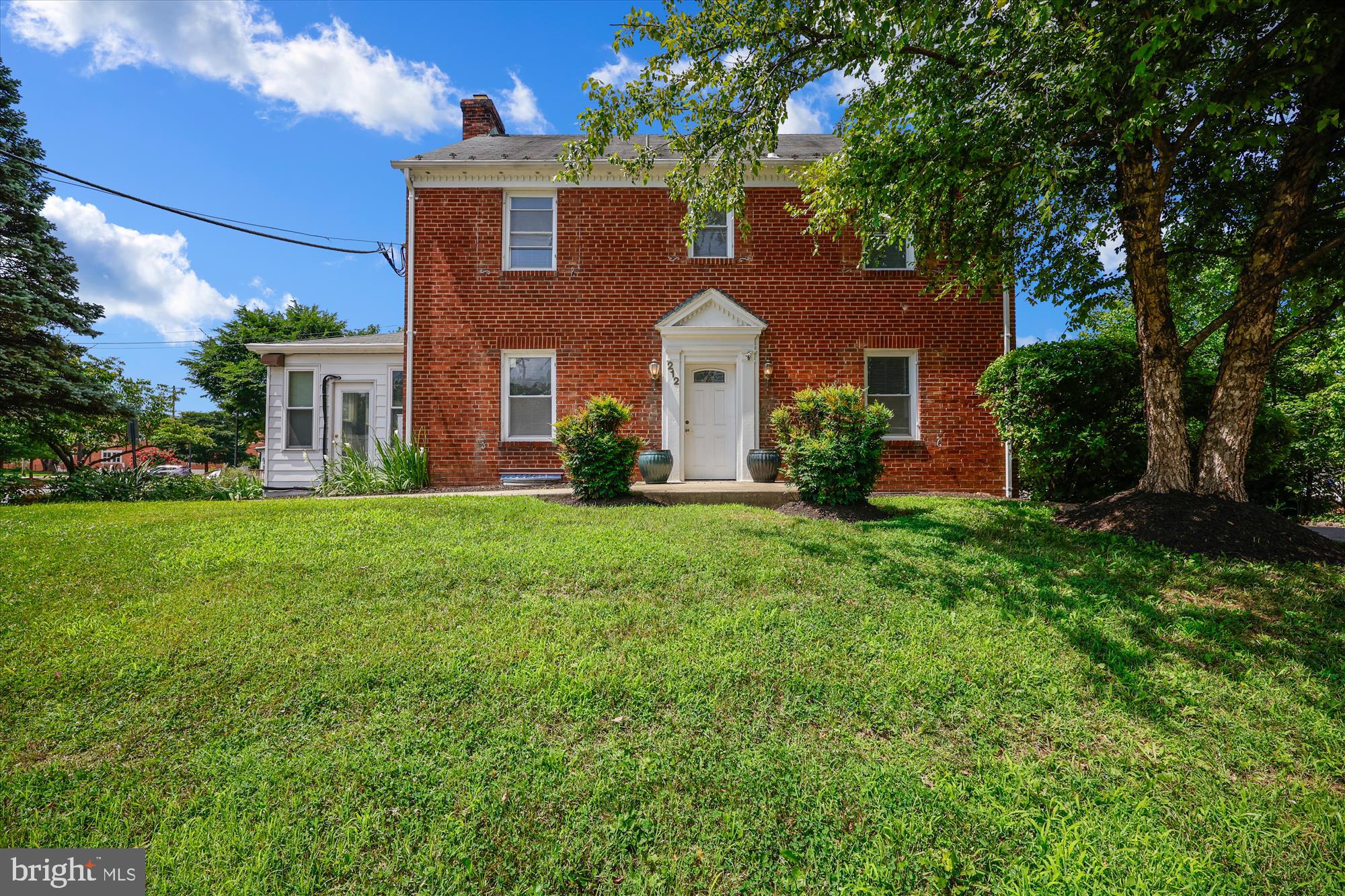 212 FREDERICK AVENUE S