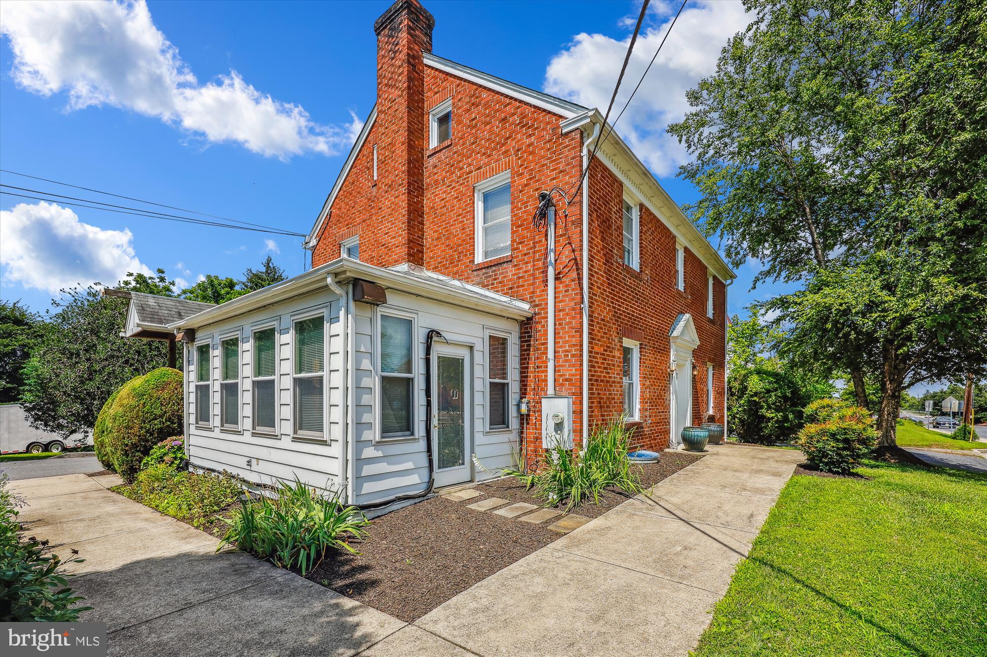 212 FREDERICK AVENUE S