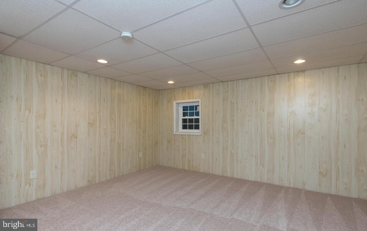 CROFTON MEADOWS - Residential Lease