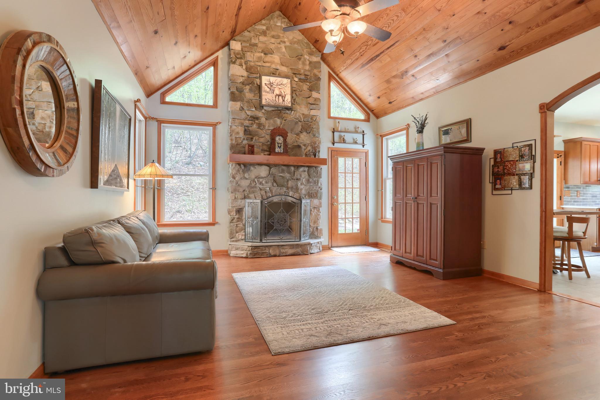 586 BLUE MOUNTAIN PARKWAY