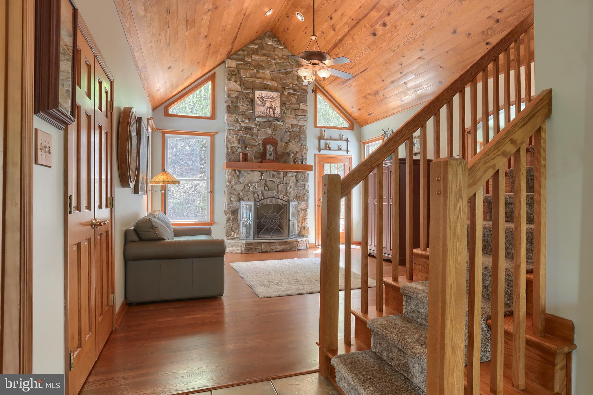 586 BLUE MOUNTAIN PARKWAY