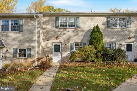 127 HAMPSTEAD DRIVE 127 AMBLER PA 19002