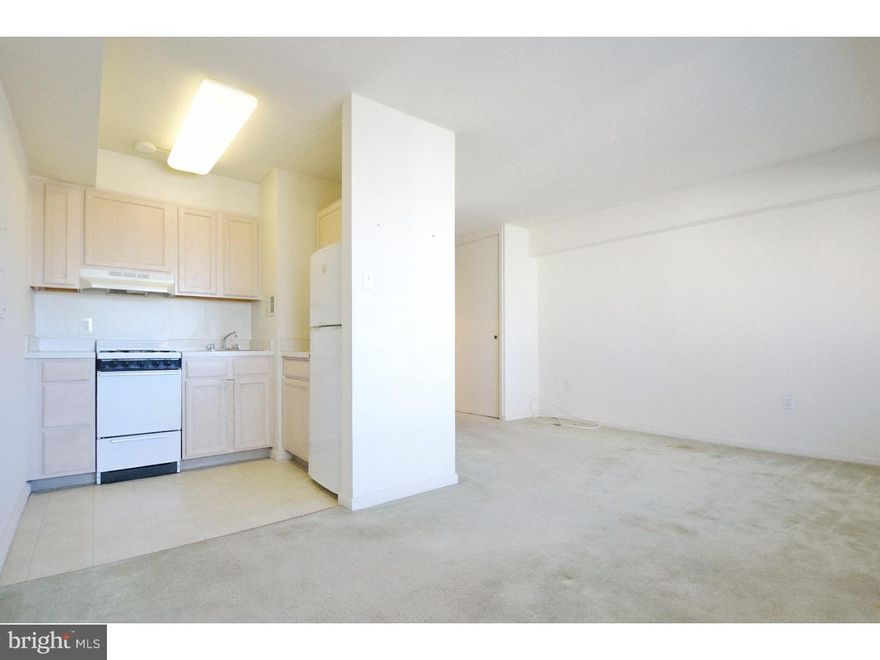 Enjoy sweeping city views from this bright and sunny apartment in the sky.