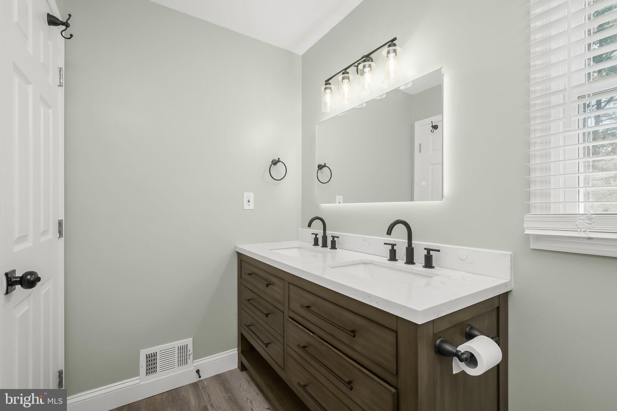 MOUNT HEBRON - Residential