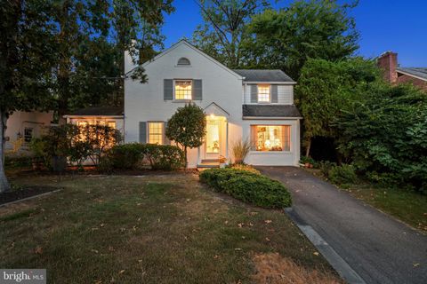 Photo of 6107 Massachusetts Avenue, BETHESDA, MD 20816 (MLS # MDMC2186270)