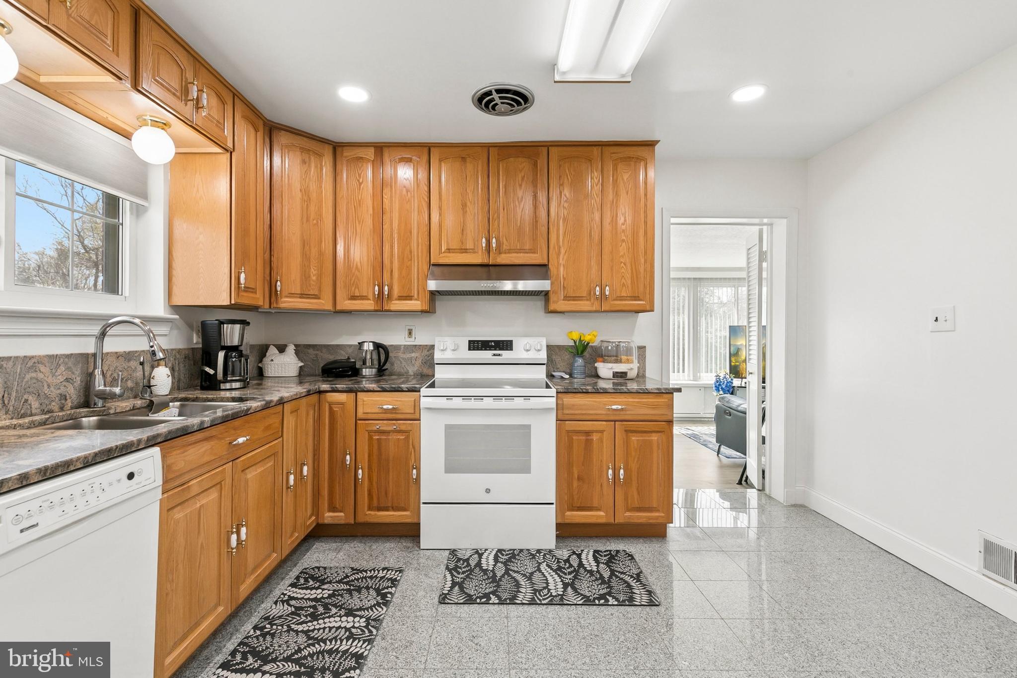 MEADOWOOD - Residential