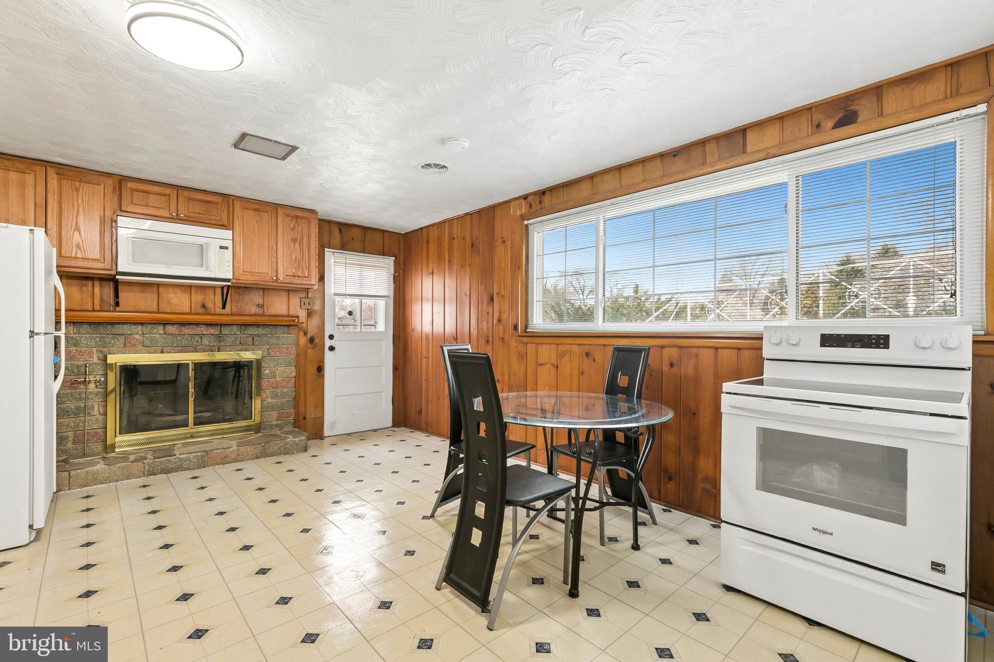 MEADOWOOD - Residential