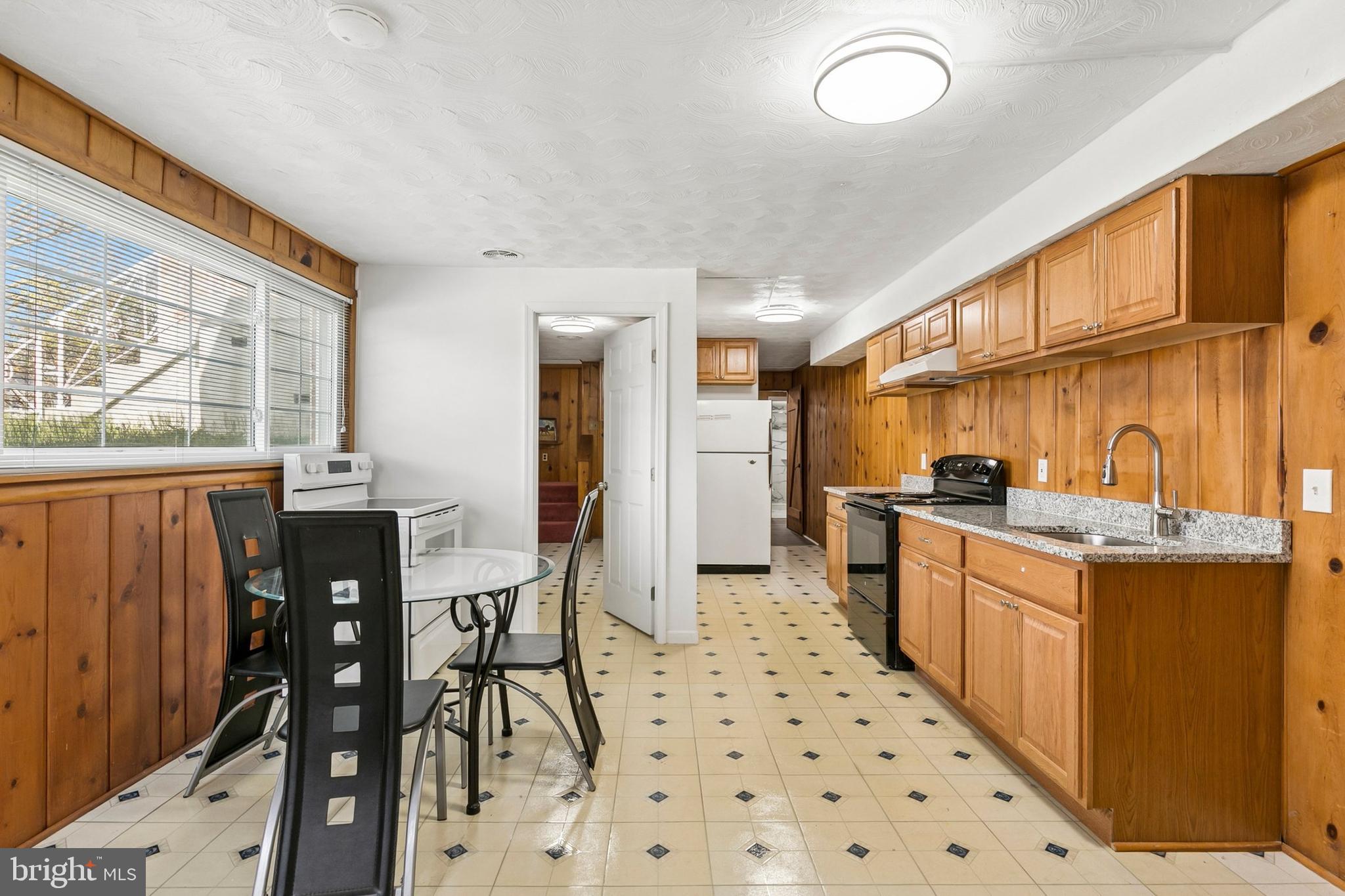 MEADOWOOD - Residential