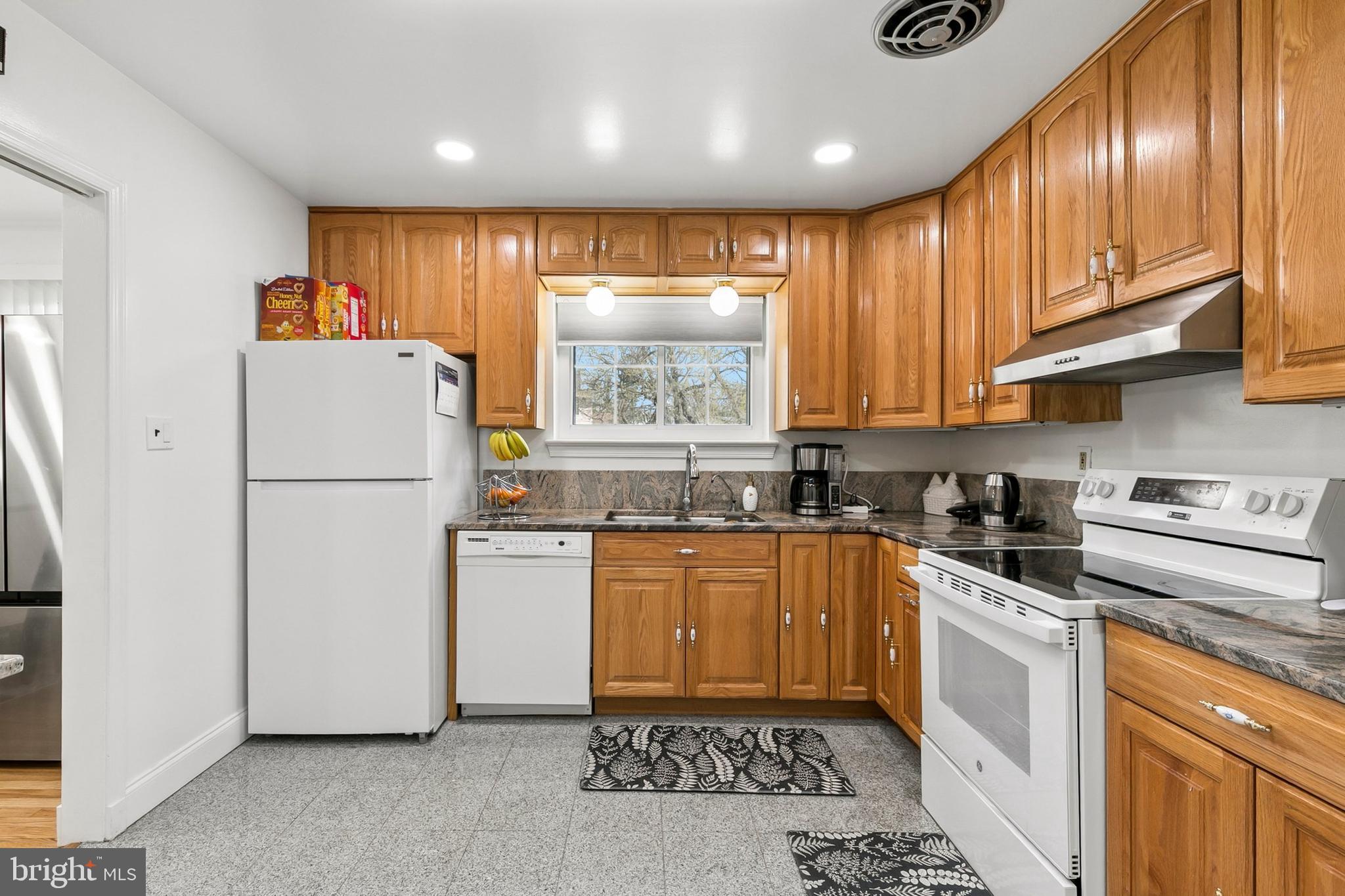 MEADOWOOD - Residential