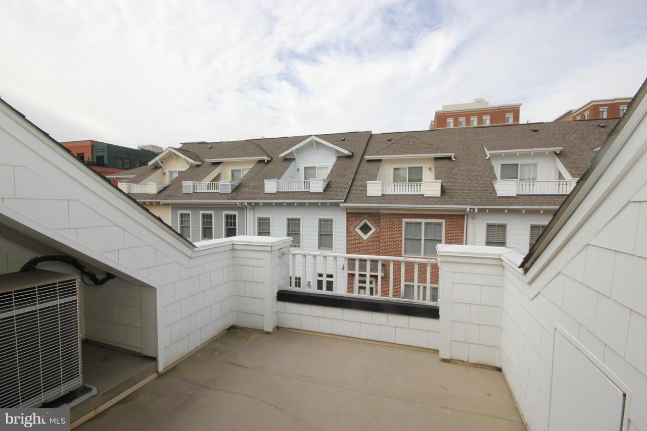 CLARENDON CENTER - Residential Lease