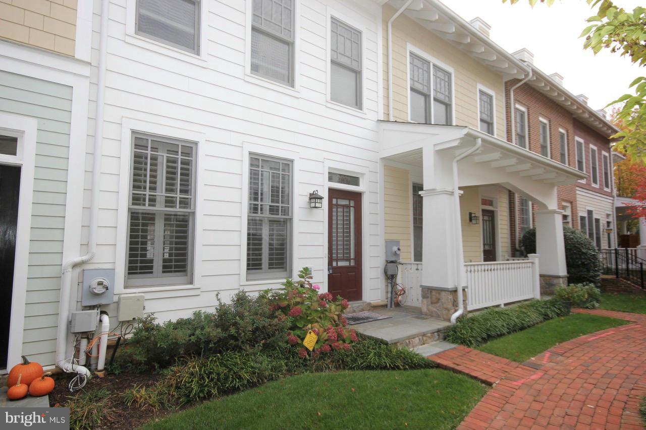 CLARENDON CENTER - Residential Lease