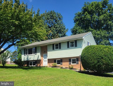 Photo of 127 W Lexington Road, LITITZ, PA 17543 (MLS # PALA2075232)