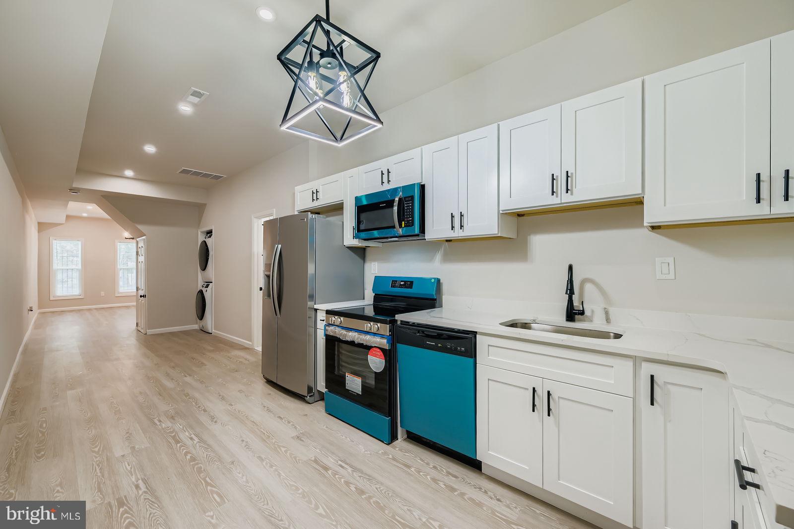 SANDTOWN-WINCHESTER - Residential