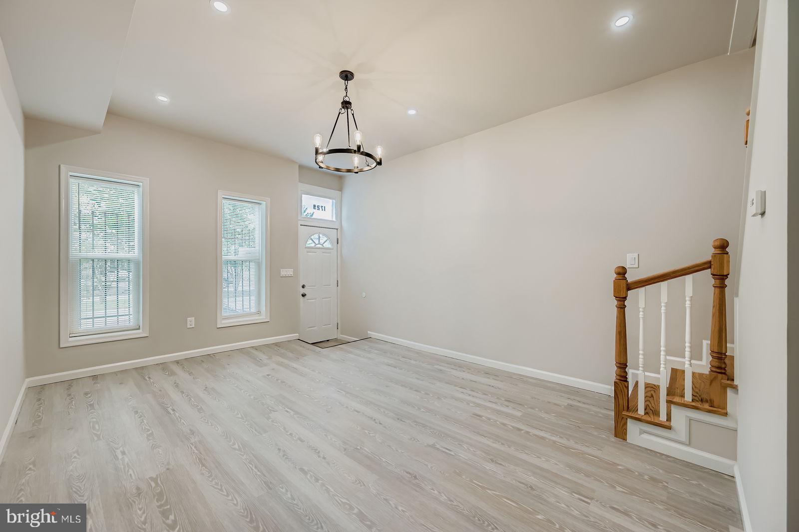 SANDTOWN-WINCHESTER - Residential