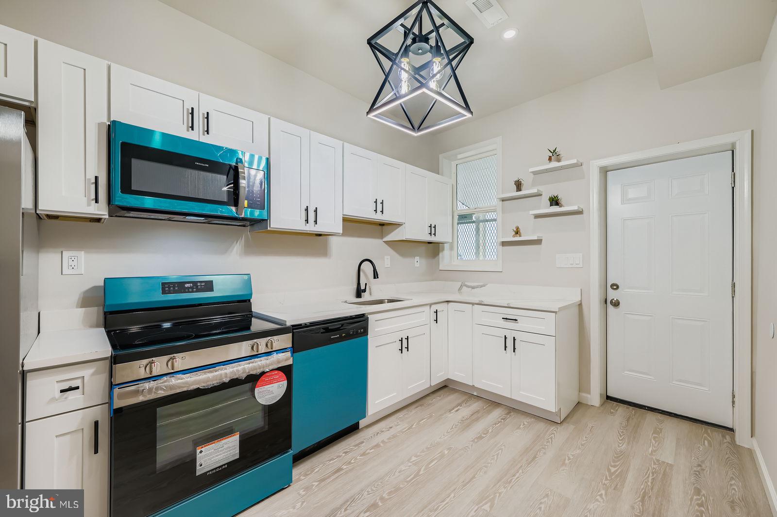 SANDTOWN-WINCHESTER - Residential