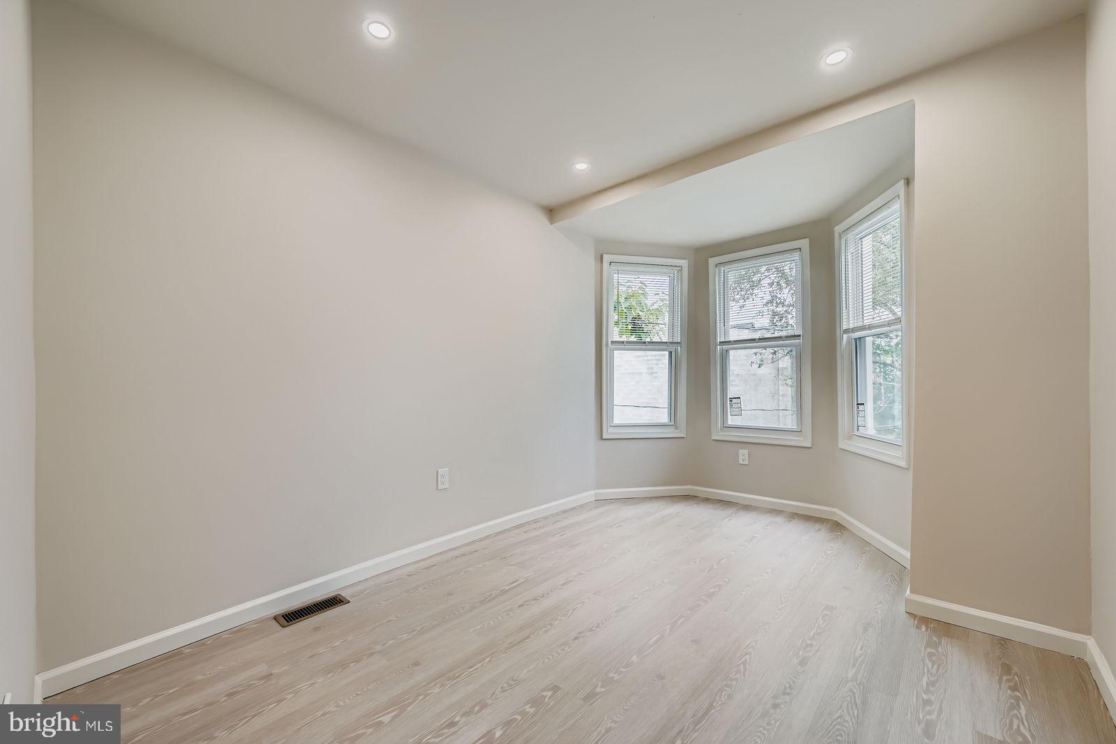 SANDTOWN-WINCHESTER - Residential