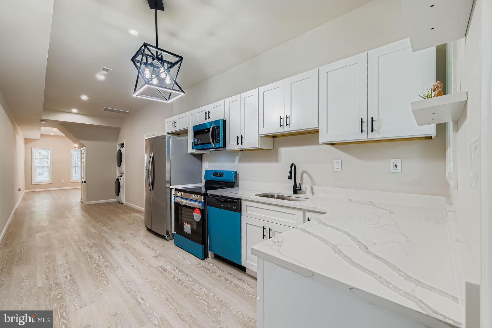 SANDTOWN-WINCHESTER - Residential