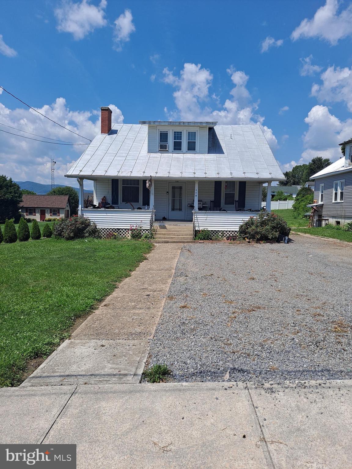 This spacious four bedroom and two bath home is located in the City of Petersburg WV. It's beautiful woodwork and wood floors add to its charm. It is located near the local schools and all the amenities that this quaint town has to offer. It is also not far from many beautiful natural attractions such as Seneca Rocks, Dolly Sods, Spruce Knob and many more. Call today for a showing!