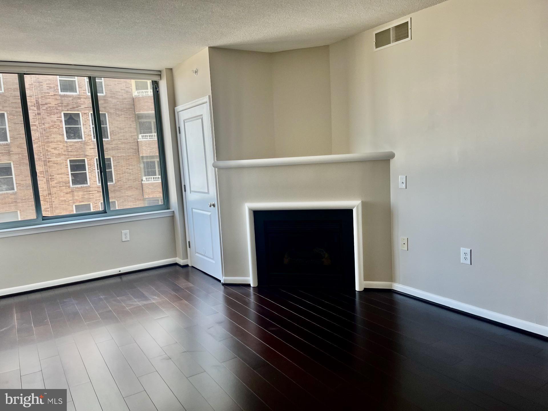 CONTINENTAL - Residential Lease