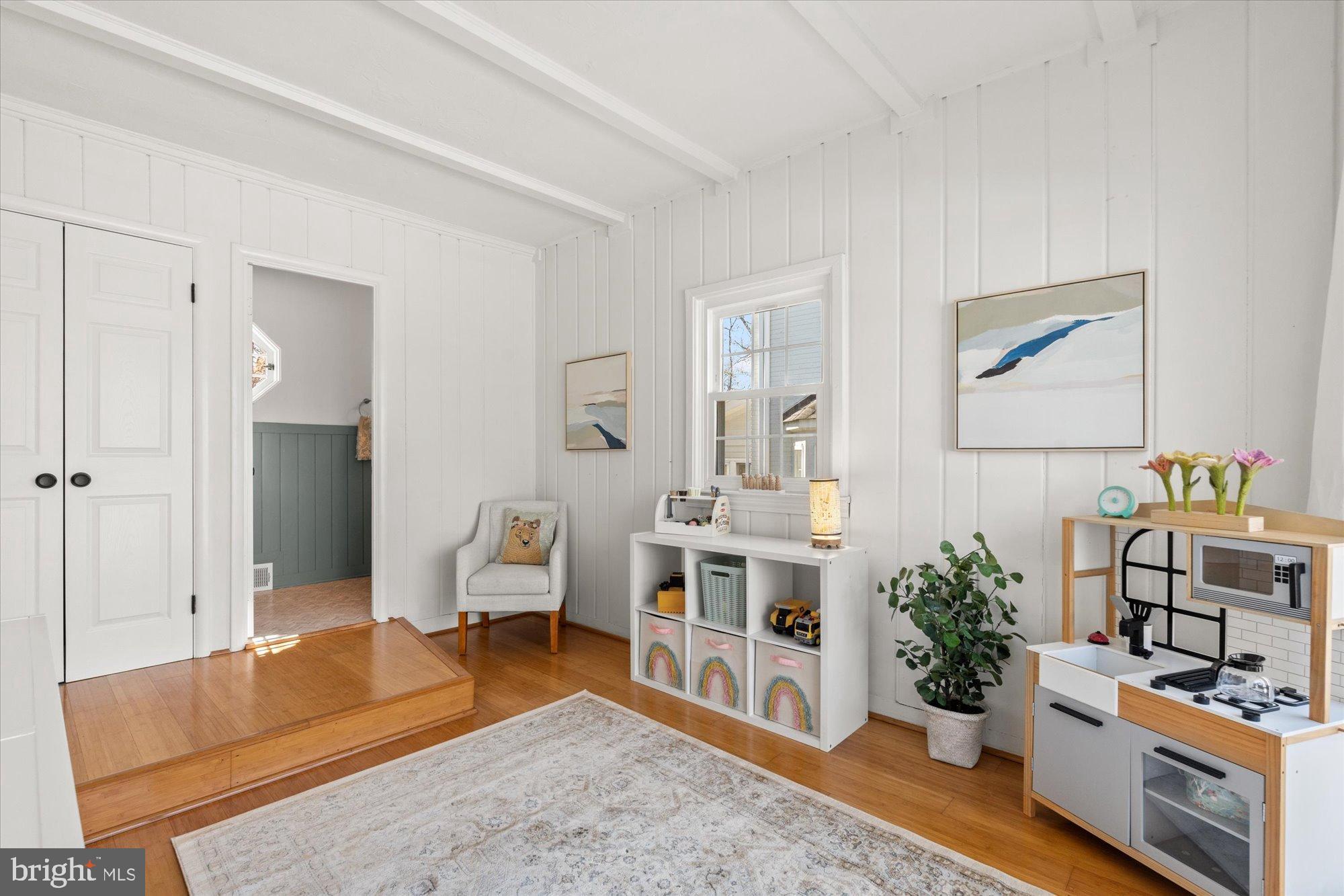 WOODACRES - Residential